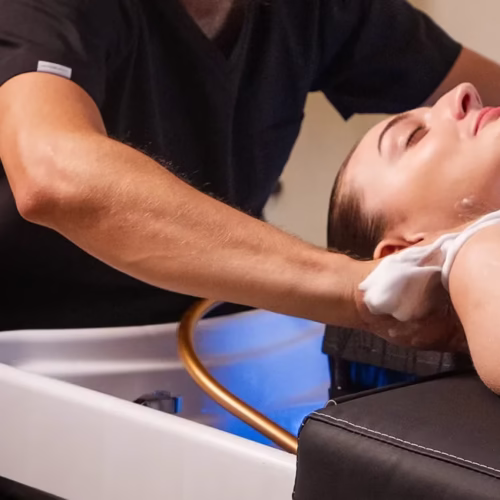 Producent łóżek do Head Spa – luksusowa pielęgnacja skóry głowy z Waterfall Head Spa